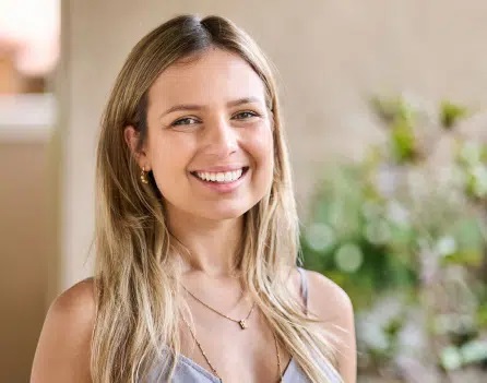 A lady smiling after choosing cosmetic bonding